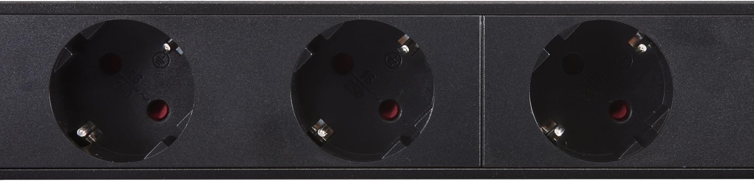 Amazon Basics Surge Protected Power Strip 9 Sockets - slika 5